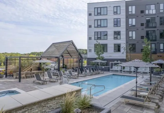 $1,985 | 12610 Ridgedale Drive, Unit 105, Minnetonka, MN 55305