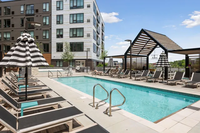 $1,985 | 12610 Ridgedale Drive, Unit 105, Minnetonka, MN 55305