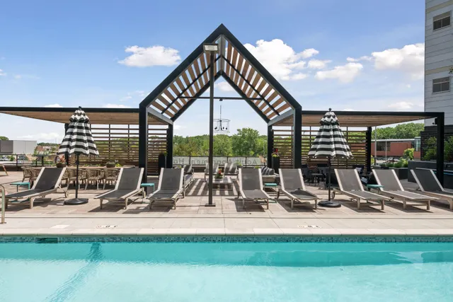 $1,985 | 12610 Ridgedale Drive, Unit 105, Minnetonka, MN 55305