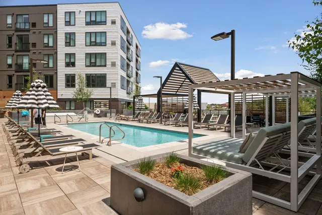 $1,985 | 12610 Ridgedale Drive, Unit 105, Minnetonka, MN 55305