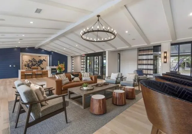 $1,985 | 12610 Ridgedale Drive, Unit 105, Minnetonka, MN 55305