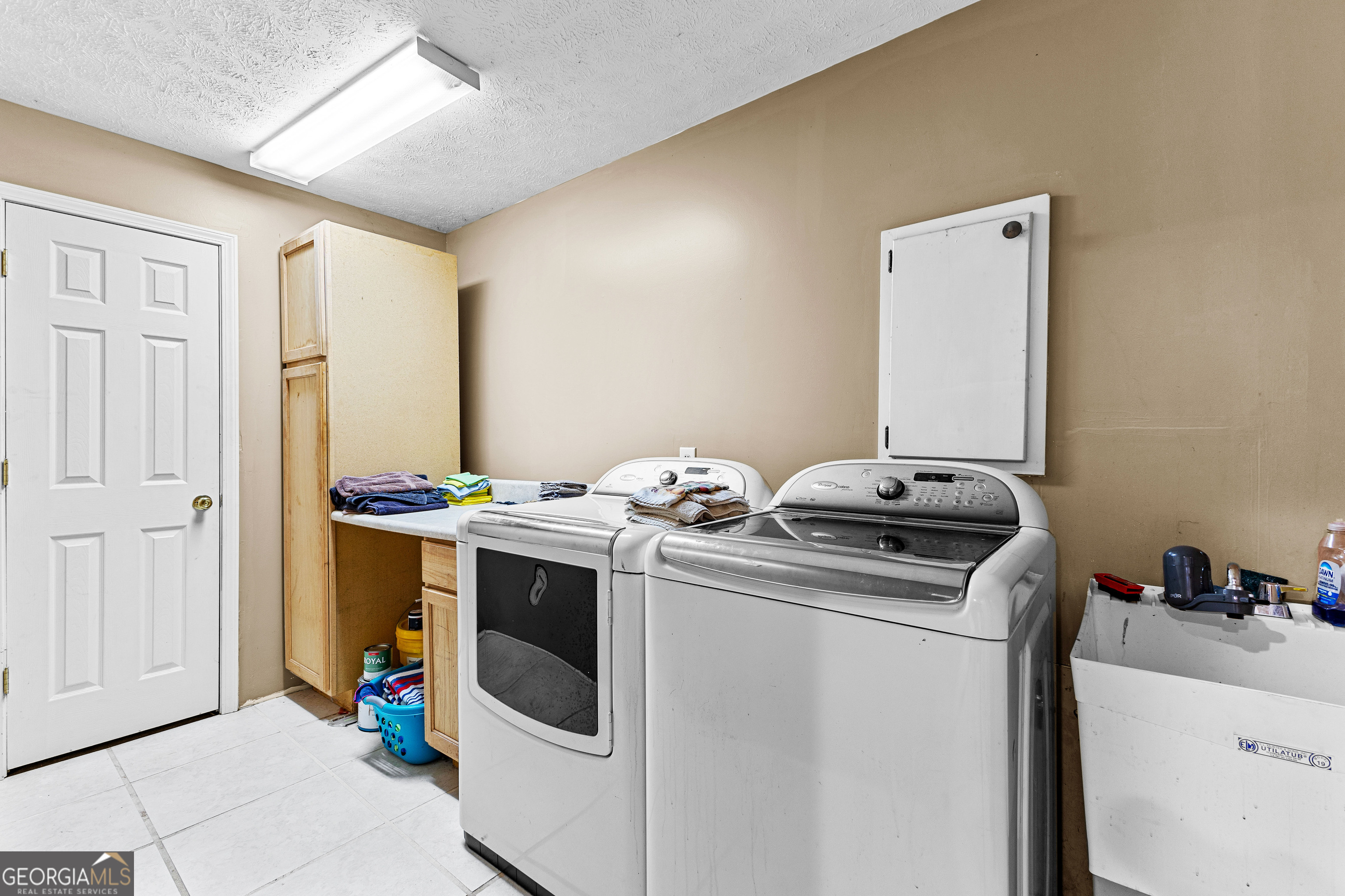 502 North Rover Road Williamson, GA 30292 - Photo 31 of 42 a utility room with dryer and washer