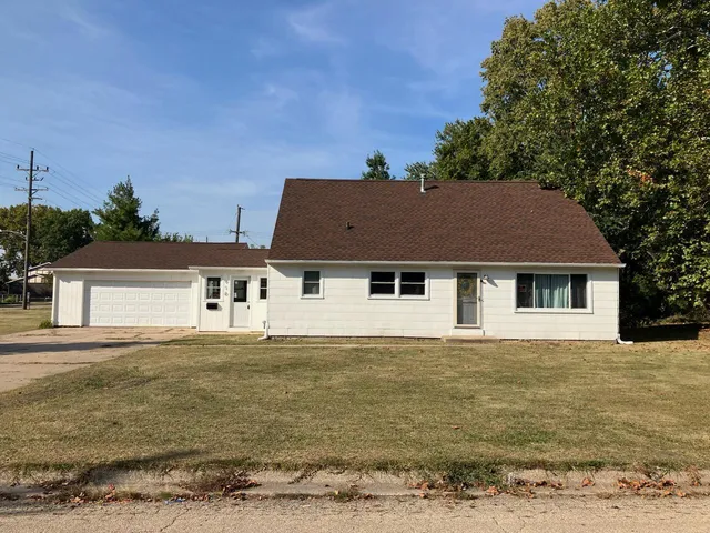 $169,900 | 910 West 19th Street, Sterling, IL 61081