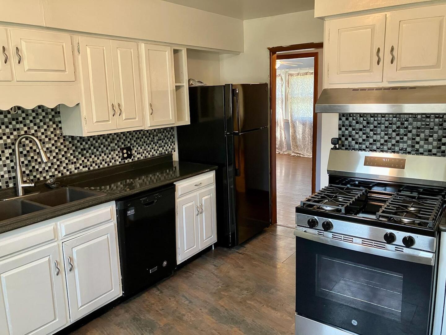 910 West 19th Street Sterling, IL 61081 - Photo 3 of 30