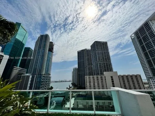 $2,800 | 41 Southeast 5th Street, Unit 1512, Miami, FL 33131