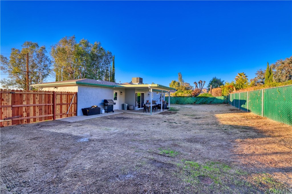 12839 10th Street Yucaipa, CA 92399 - Photo 4 of 21