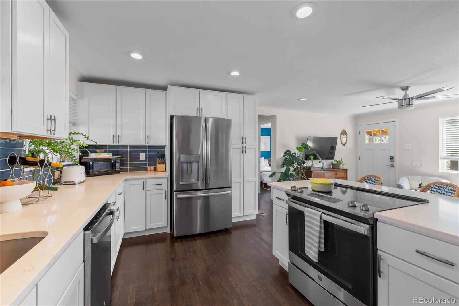 3011 Oneida Street Denver, CO 80207 - Photo 10 of 29