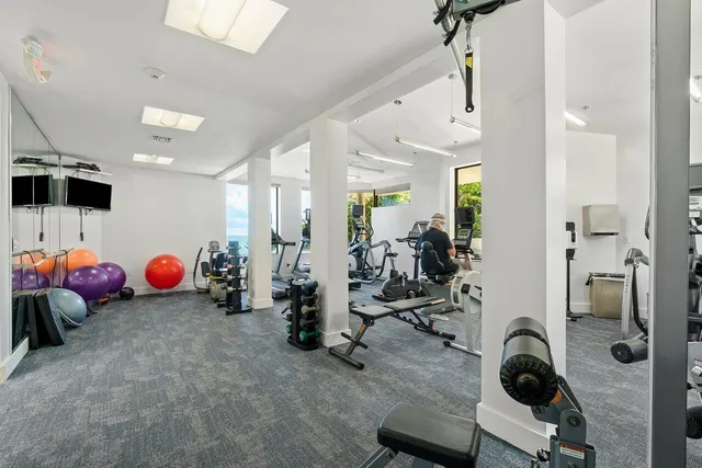 $1,199,000 | 5080 North Ocean Drive, Unit 6B, Singer Island, FL 33404