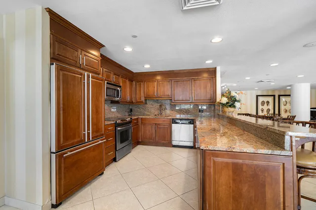 $1,199,000 | 5080 North Ocean Drive, Unit 6B, Singer Island, FL 33404