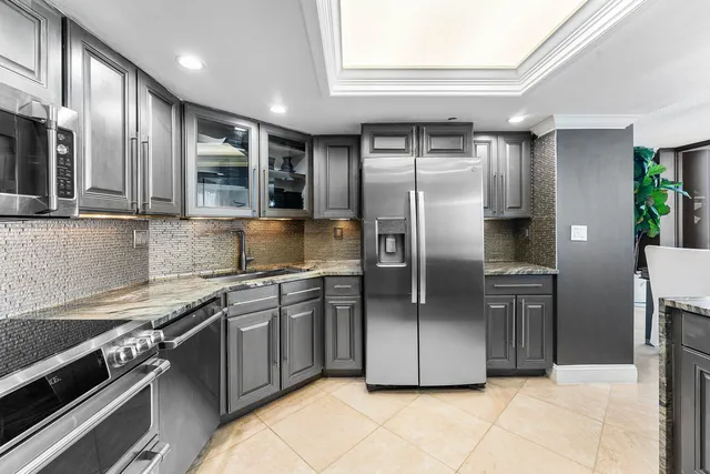 $1,199,000 | 5080 North Ocean Drive, Unit 6B, Singer Island, FL 33404