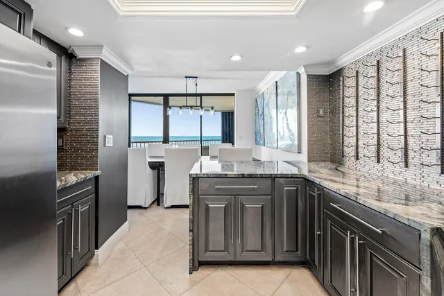 $1,199,000 | 5080 North Ocean Drive, Unit 6B, Singer Island, FL 33404