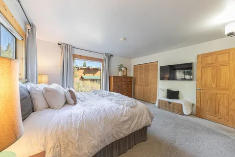 $939,000 | 11566 Rhineland Avenue, Truckee, CA 96161