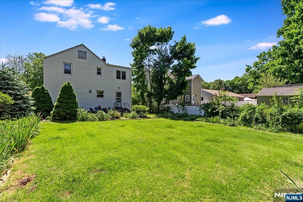 566 Barnett Place Ridgewood, NJ 07450 - Photo 11 of 11