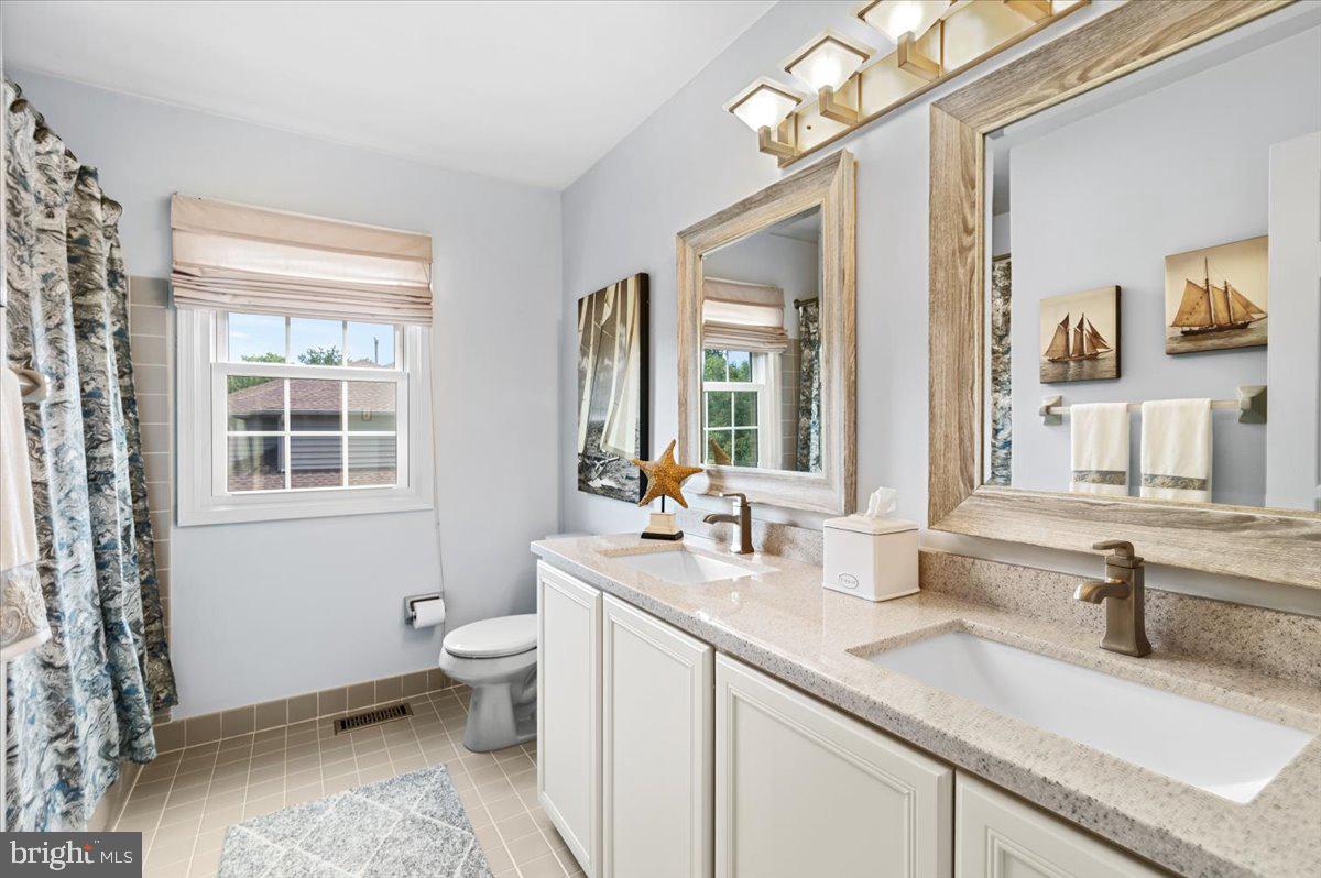 217 Windsor Way Doylestown, PA 18901 - Photo 26 of 36 Full hall Bath