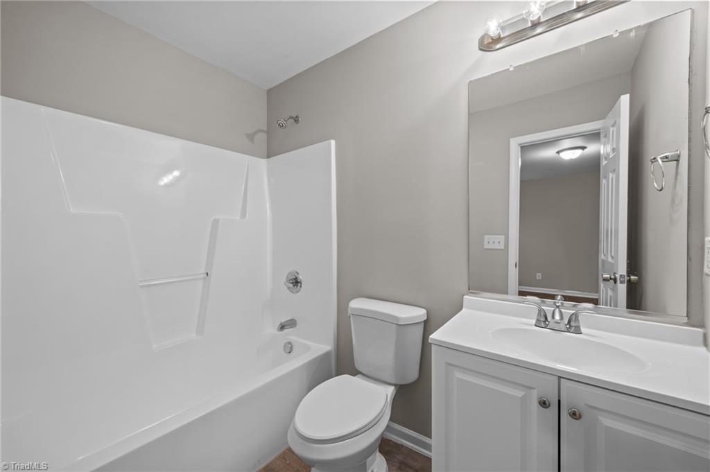 1109 Terrell Drive High Point, NC 27262 - Photo 14 of 29 Primary En Suite