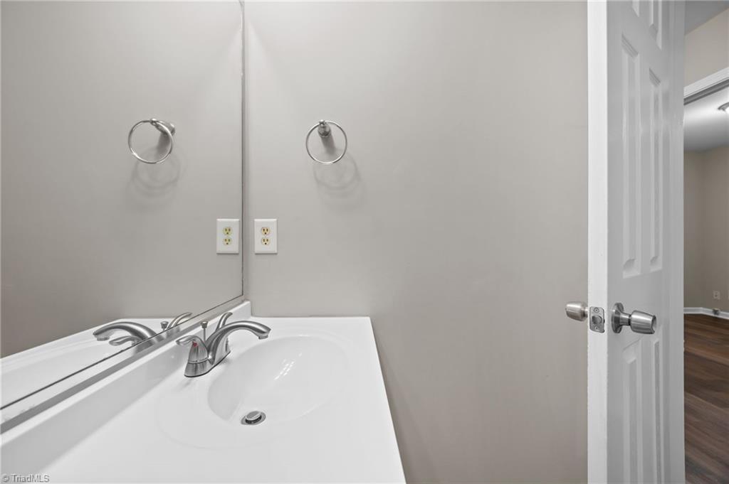 1109 Terrell Drive High Point, NC 27262 - Photo 20 of 29 2nd Full Bath