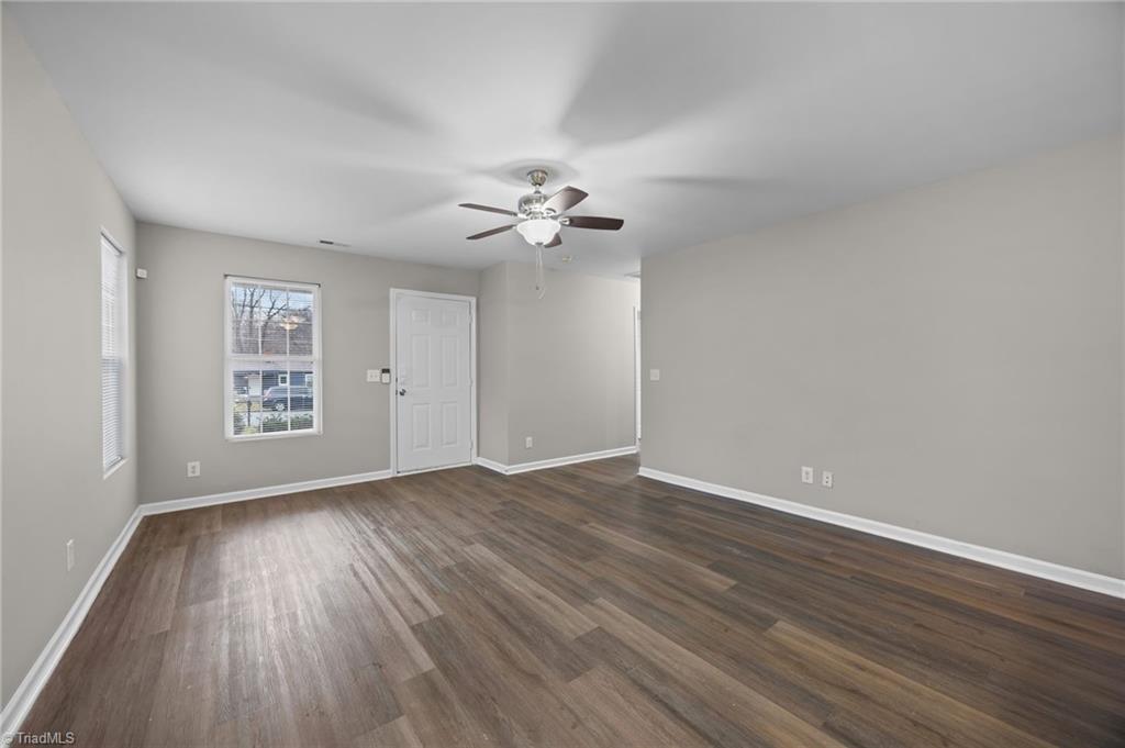 1109 Terrell Drive High Point, NC 27262 - Photo 4 of 29 Living Room