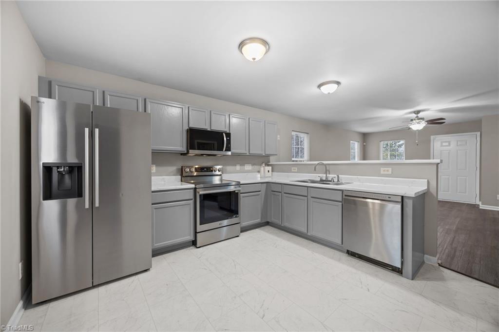 1109 Terrell Drive High Point, NC 27262 - Photo 9 of 29 Kitchen