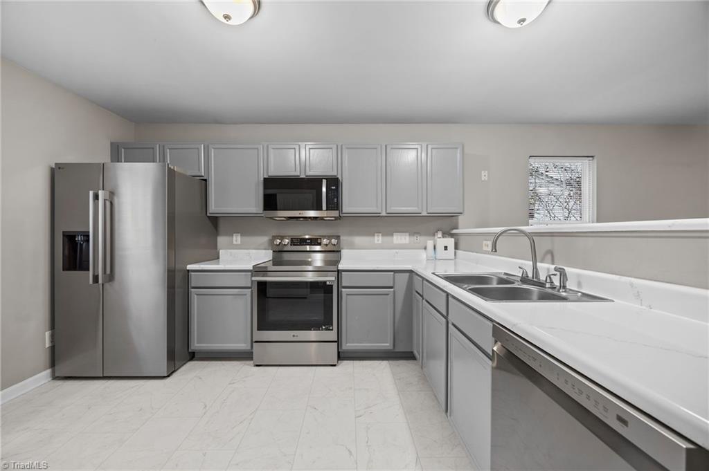 1109 Terrell Drive High Point, NC 27262 - Photo 10 of 29 Kitchen