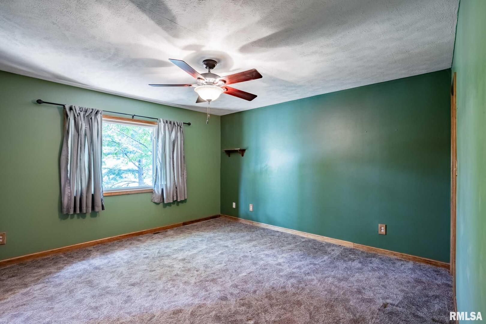 541 Dallas Road Murphysboro, IL 62966 - Photo 29 of 78 a view of a livingroom with an empty space and a window