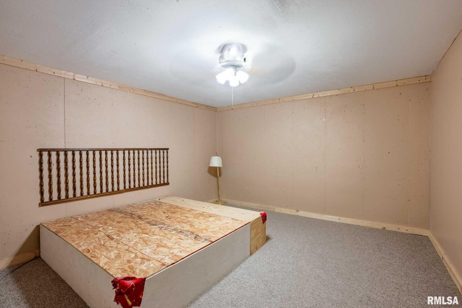 541 Dallas Road Murphysboro, IL 62966 - Photo 43 of 78 a very nice looking room with a large window