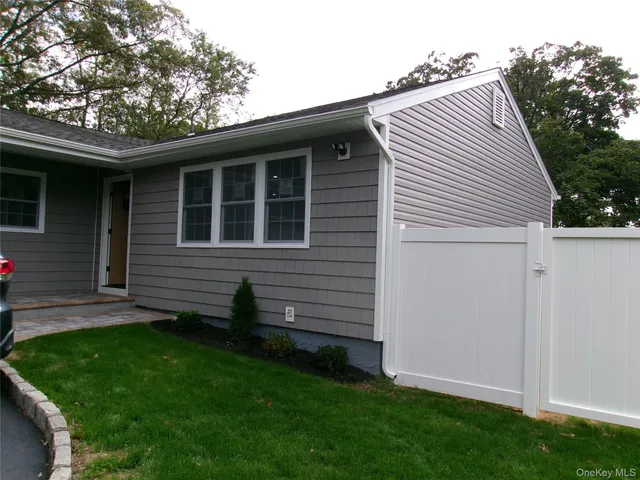 $759,000 | 1706 Spur Drive South, Islip, NY 11751