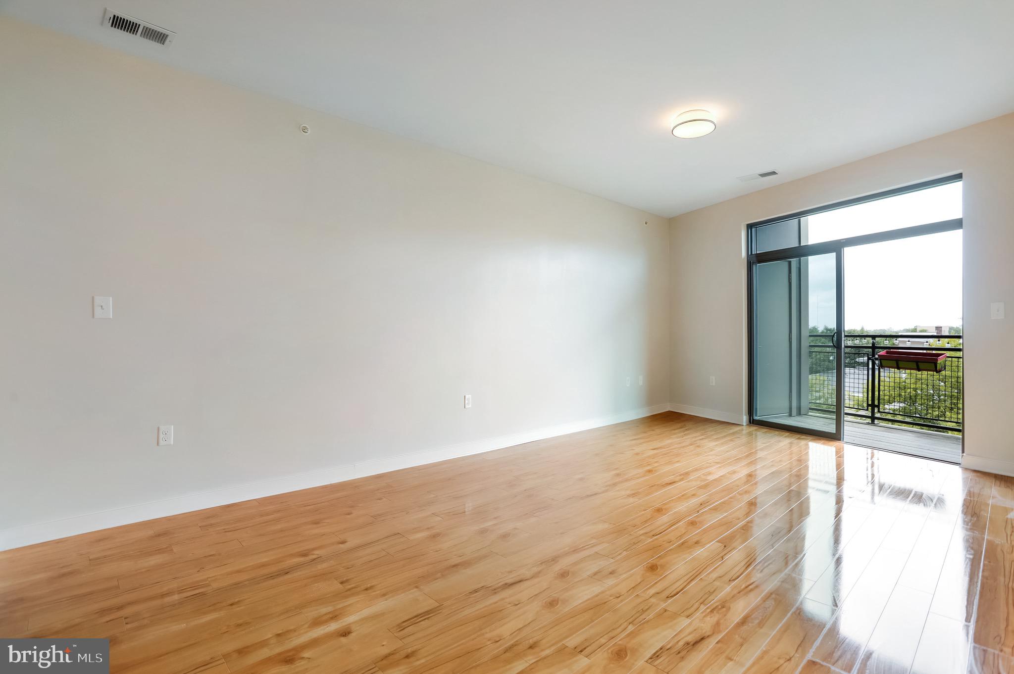 8005 13th Street, Unit 407 Silver Spring, MD 20910 - Photo 22 of 41 Family Room
