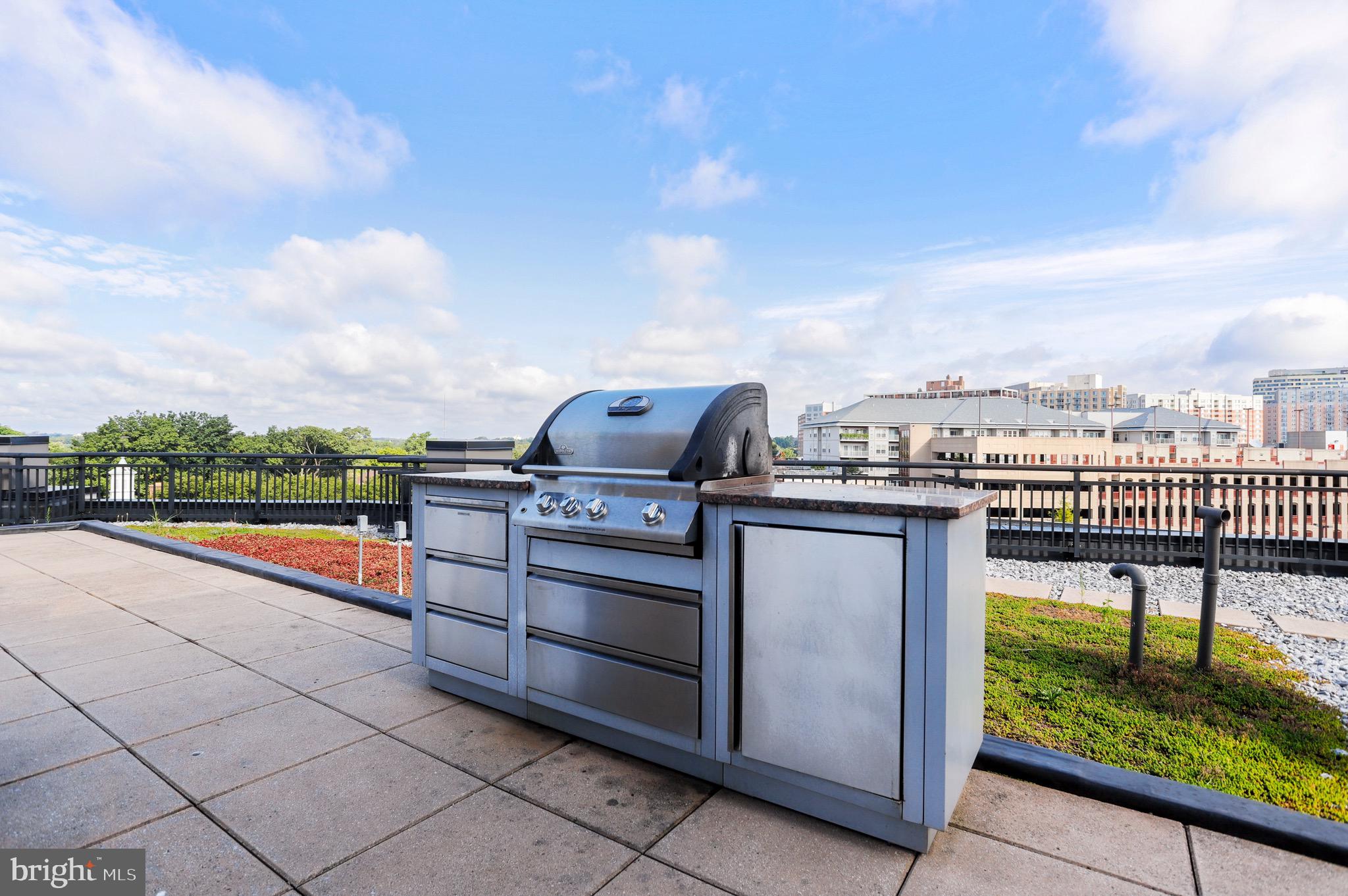 8005 13th Street, Unit 407 Silver Spring, MD 20910 - Photo 29 of 41 Let's BBQ!