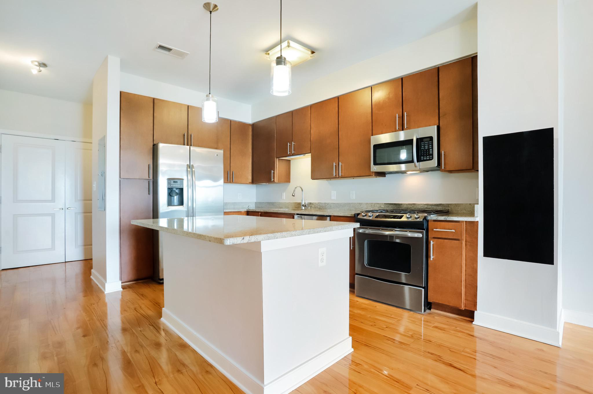 8005 13th Street, Unit 407 Silver Spring, MD 20910 - Photo 7 of 41 Granite, Stainless steel appliances