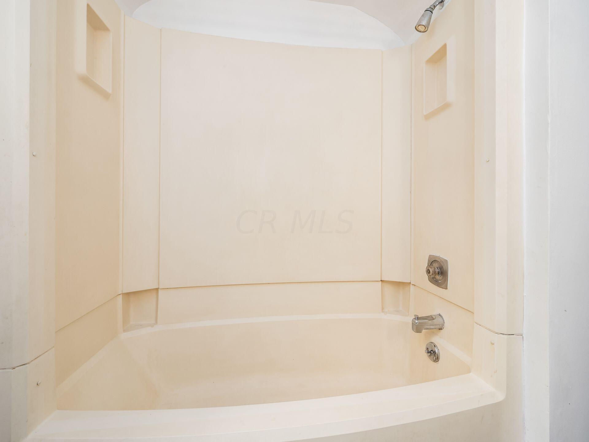 2265 Wickliffe Road Columbus, OH 43221 - Photo 17 of 53 1st Floor Full Bath