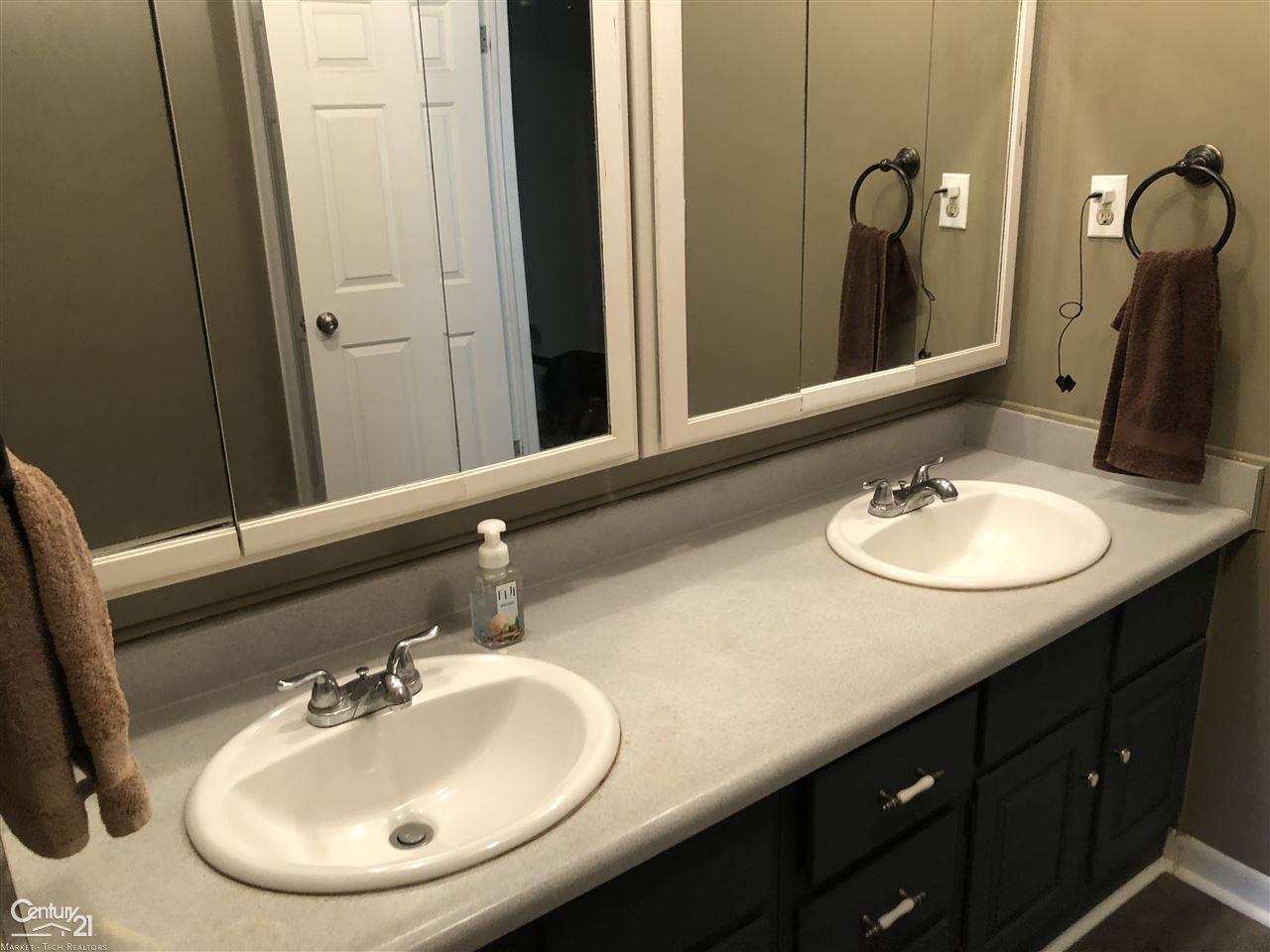 8856 Big Hand Road Columbus, MI 48063 - Photo 12 of 37 31351950-11.JPG