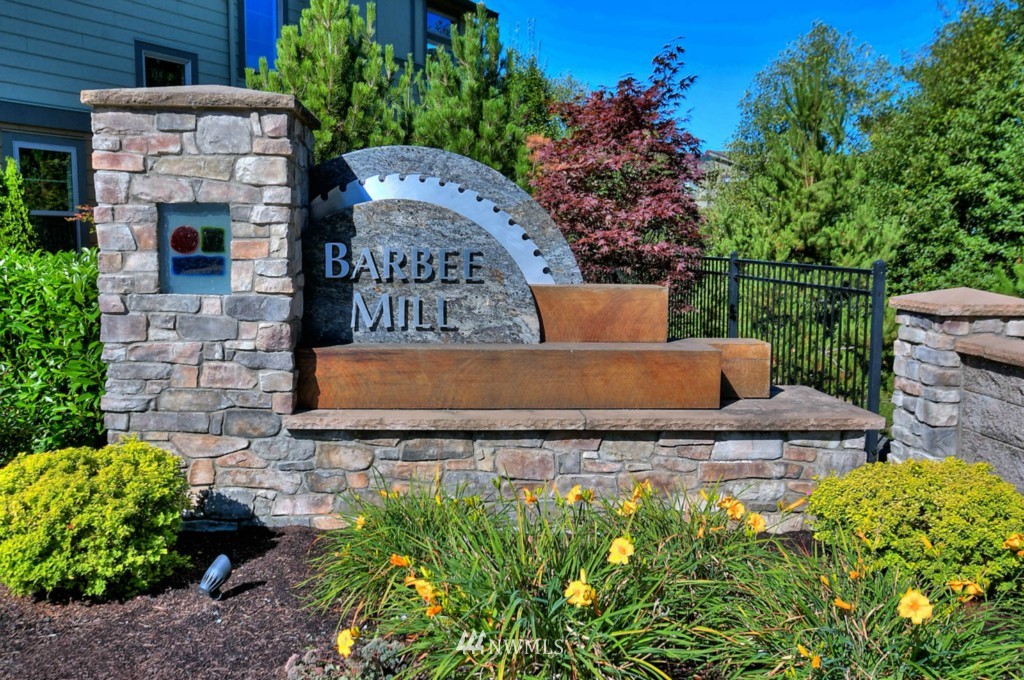 4065 Wells Avenue North Renton, WA 98056 - Photo 2 of 19 Gallery Image 2