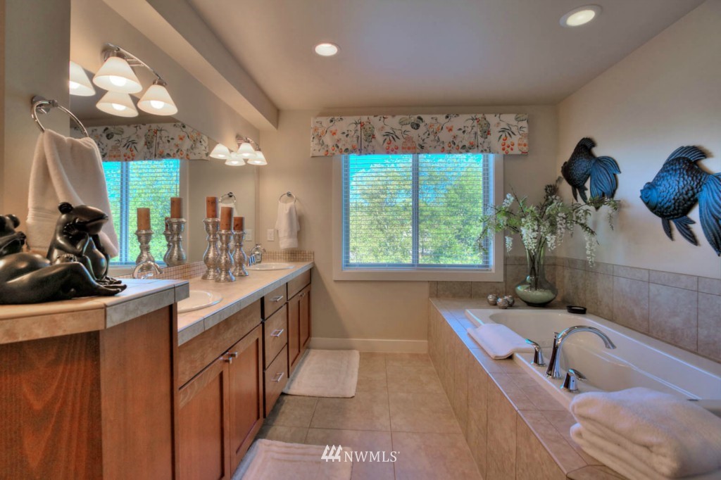 4065 Wells Avenue North Renton, WA 98056 - Photo 12 of 19 Gallery Image 12