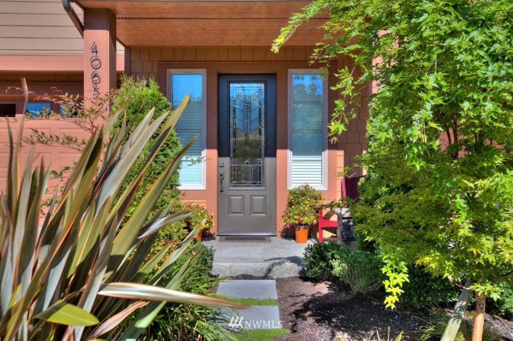 4065 Wells Avenue North Renton, WA 98056 - Photo 3 of 19 Gallery Image 3