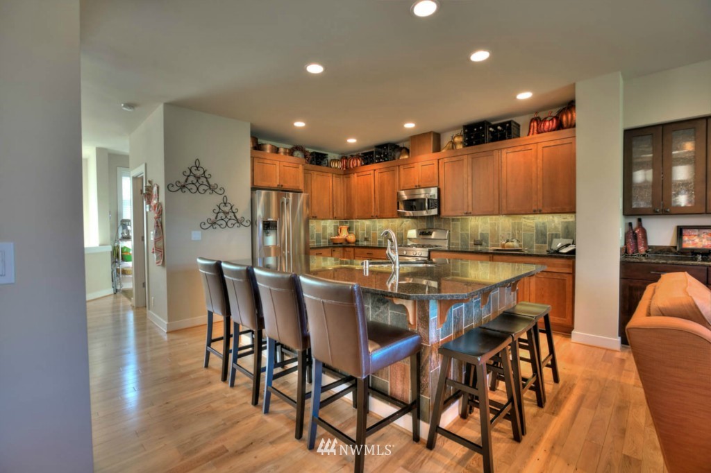 4065 Wells Avenue North Renton, WA 98056 - Photo 5 of 19 Gallery Image 5