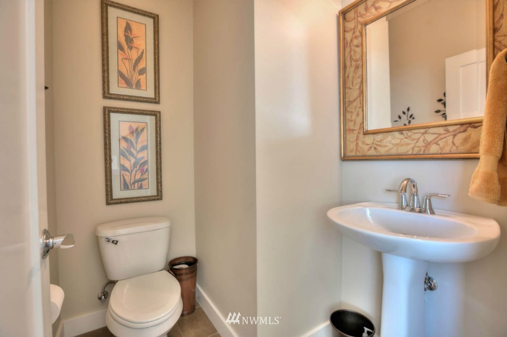 4065 Wells Avenue North Renton, WA 98056 - Photo 9 of 19 Gallery Image 9