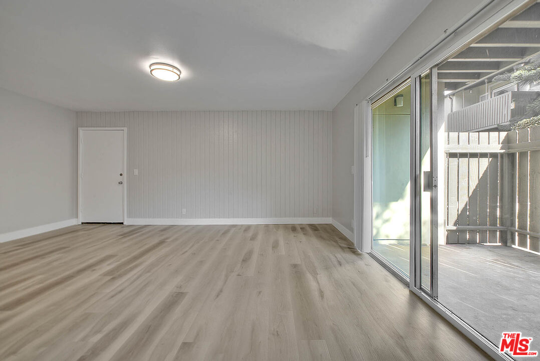 4822 Hollow Corner Road, Unit 177 Culver City, CA 90230 - Photo 14 of 39 a view of an empty room and window