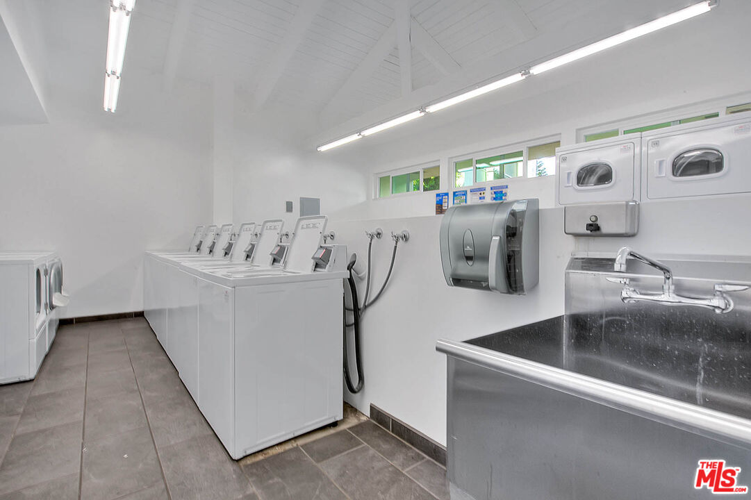 4822 Hollow Corner Road, Unit 177 Culver City, CA 90230 - Photo 29 of 39 a utility room with washer and dryer