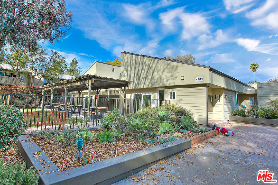 4822 Hollow Corner Road, Unit 177 Culver City, CA 90230 - Photo 37 of 39 a front view of a house with garden