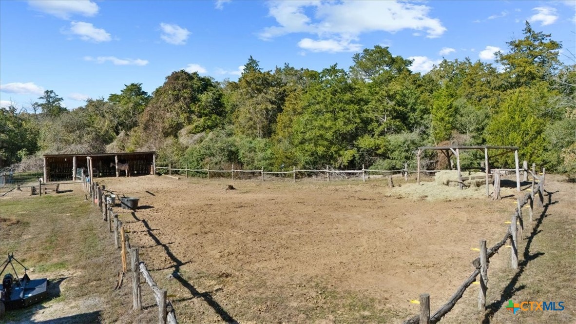 110 Sky Ranch Road Smithville, TX 78957 - Photo 28 of 31 a backyard of a house with table and chairs