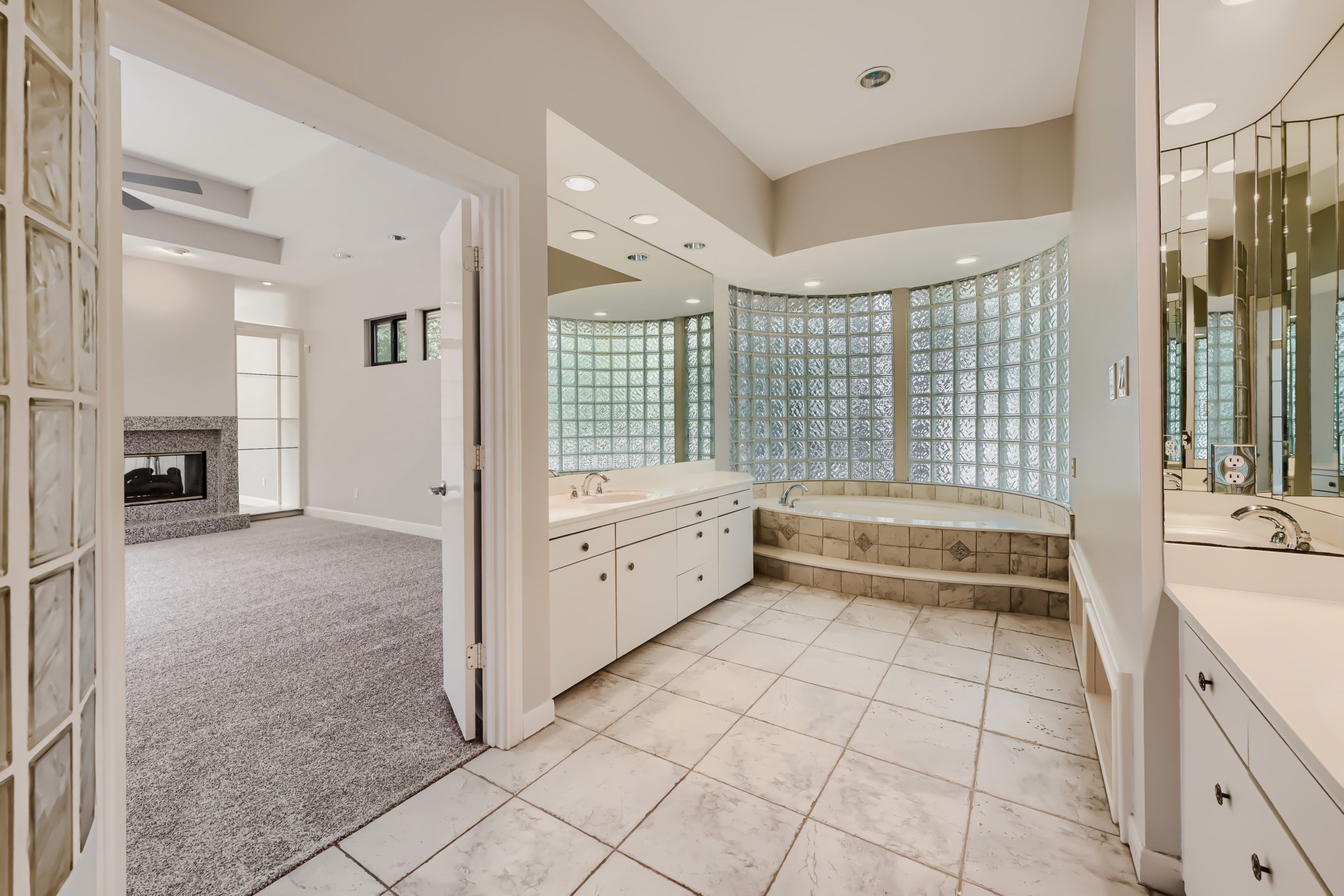 3 Hillside View Place Spring, TX 77381 - Photo 16 of 33