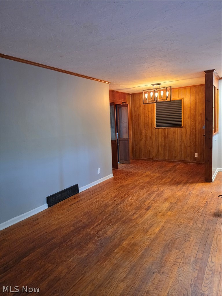 1925 Ridgehill Road Cleveland, OH 44121 - Photo 10 of 30