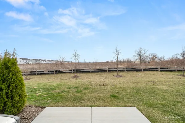$369,900 | 556 Comstock Road, South Elgin, IL 60177