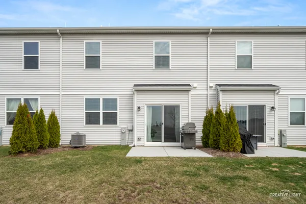 $369,900 | 556 Comstock Road, South Elgin, IL 60177