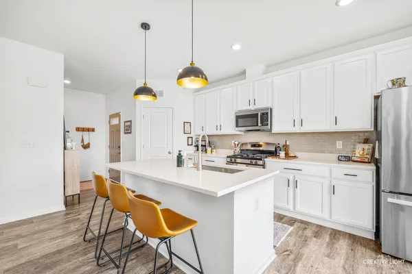 $369,900 | 556 Comstock Road, South Elgin, IL 60177