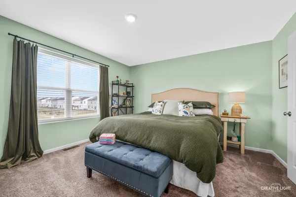 $369,900 | 556 Comstock Road, South Elgin, IL 60177