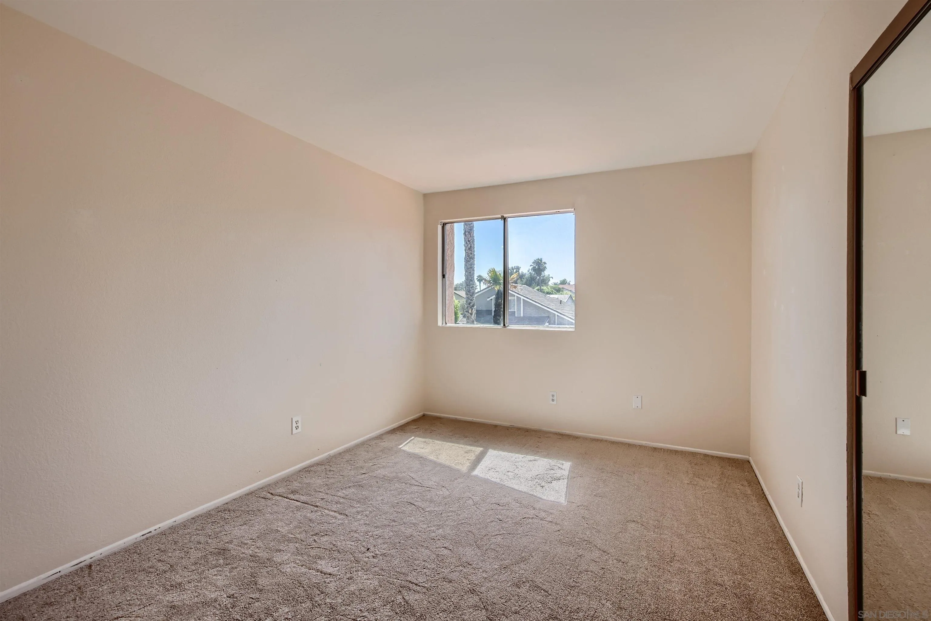 535 Gardendale Road Encinitas, CA 92024 - Photo 14 of 23 an empty room with windows