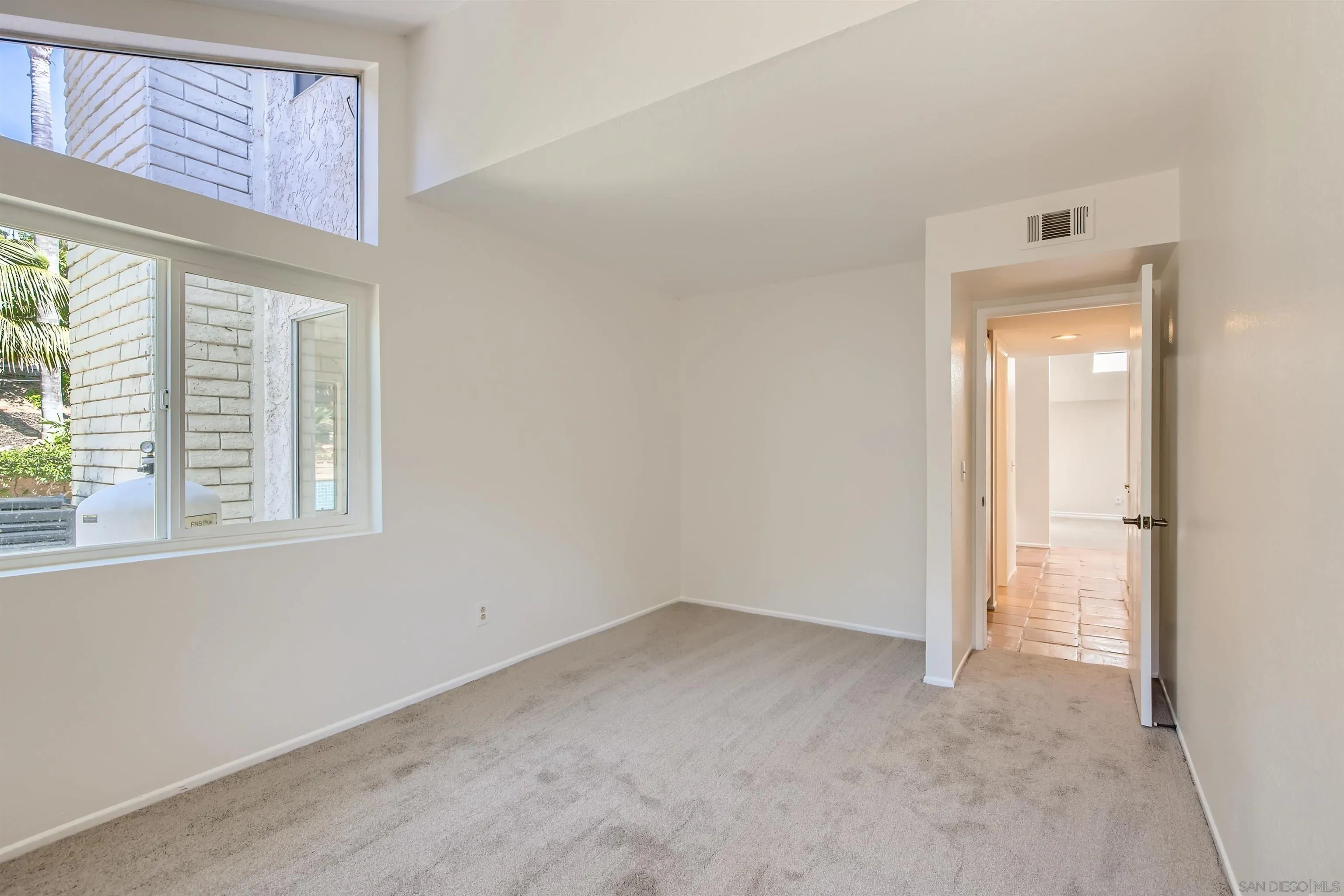 535 Gardendale Road Encinitas, CA 92024 - Photo 16 of 23 an empty room with a window