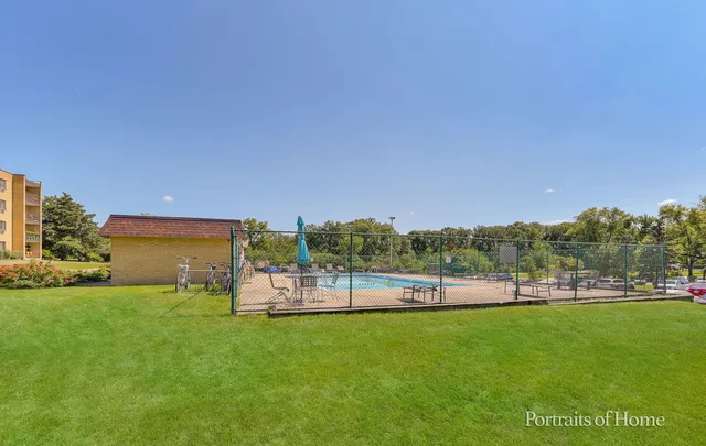 $200,000 | 6630 South Brainard Avenue, Unit 203, Countryside, IL 60525