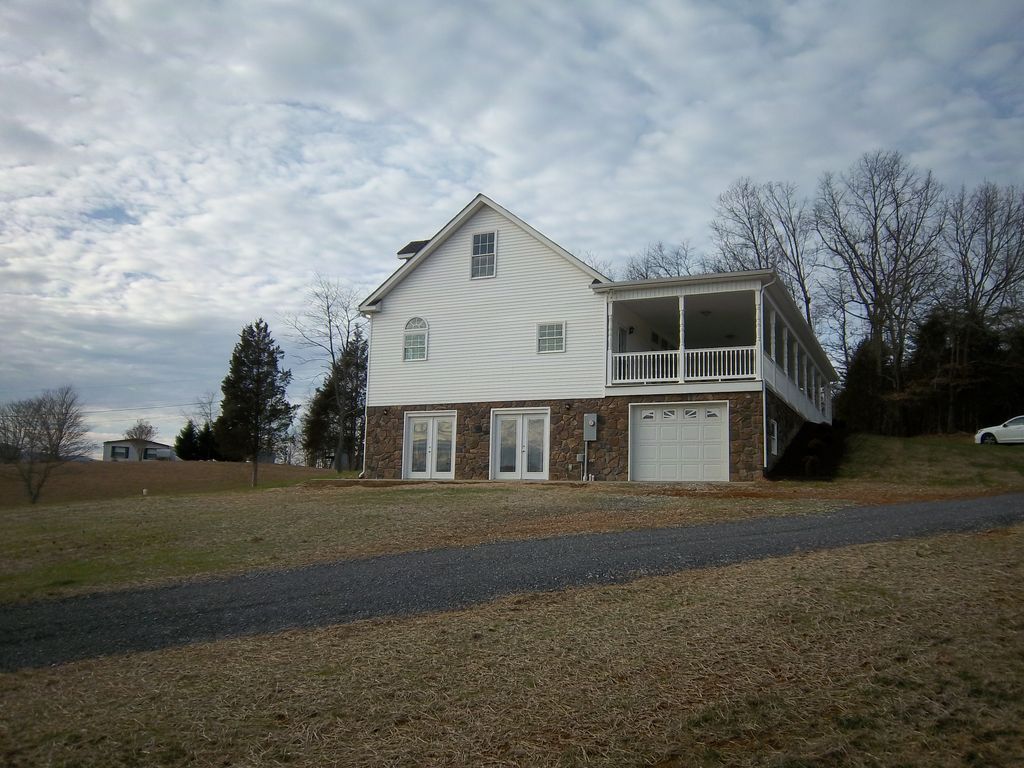 2265 Timber Ridge Buchanan, VA 24066 - Photo 10 of 14 Side view